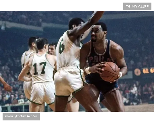 张伯伦职业生涯中担任过哪些位置及其战术作用解析